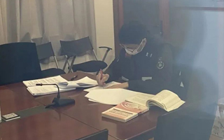 信安駐校保安到交大碩士：所有逆襲的背后，都是堅持的力量
